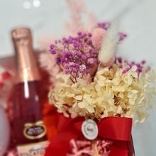 Load image into Gallery viewer, Moscato Valentine Hamper
